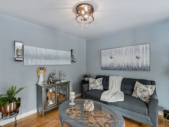 5th image of 1017 Barlochan Rd