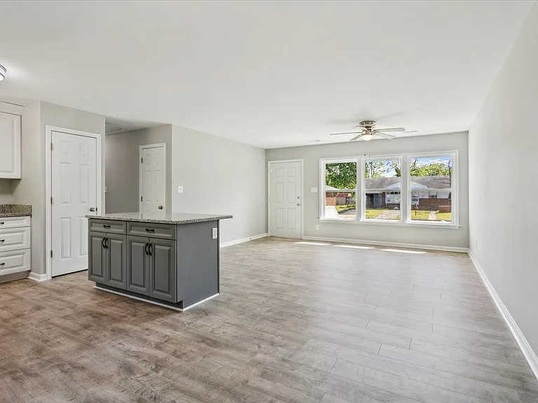 213 Lynnhaven Dr — Photo 12