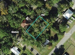 163 13th St, Apalachicola, FL 32320