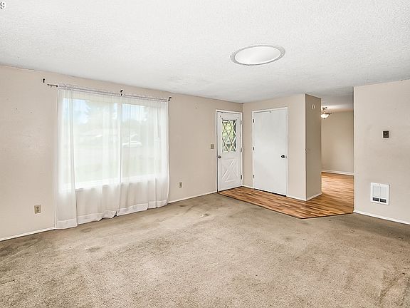 4th image of 12701 NE 38th Cir