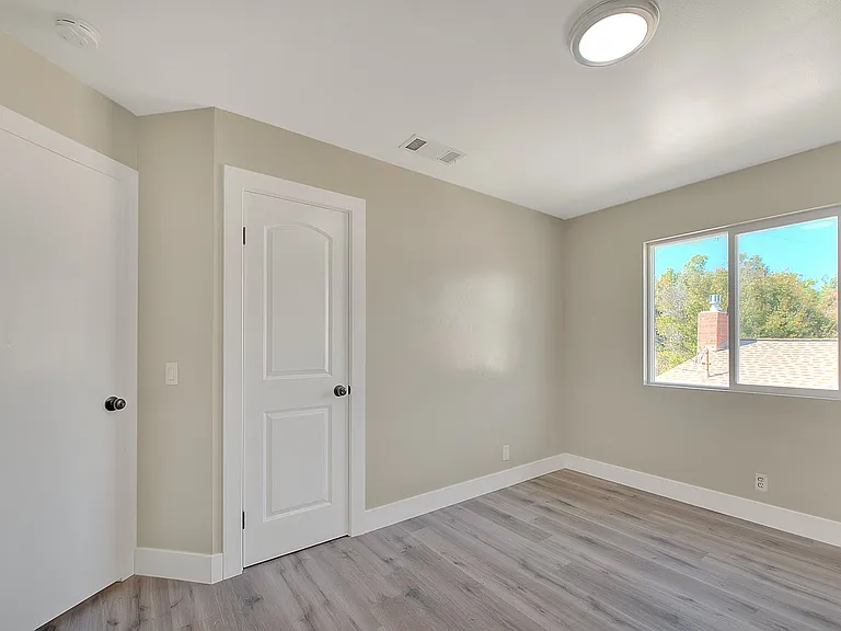 340 W Caroline Ct — Photo 21