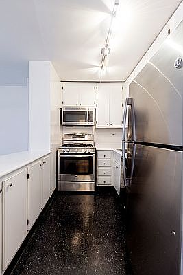 3rd image of 330 E 39th St APT 4d