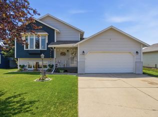 3013 Copper Ln, Rapid City, SD 57703