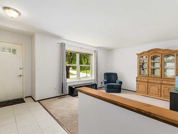 2nd image of 1126 Belle Meade Pl