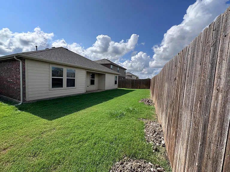1404 Pampa Grass Dr — Photo 21