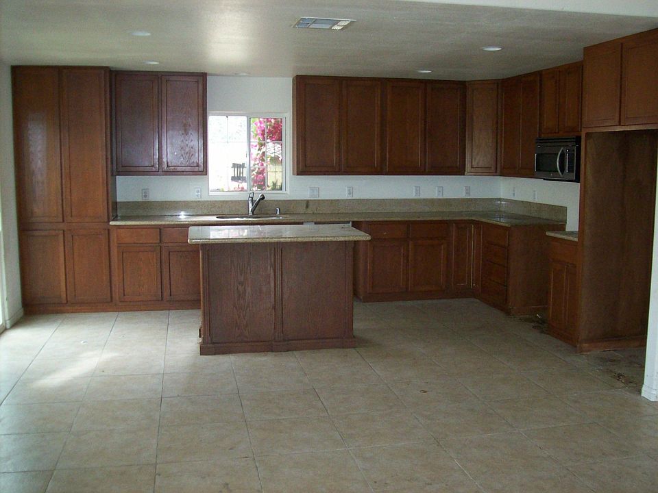 2nd image of 68643 East St