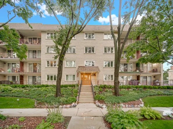 225 E Wing St APT 302, Arlington Heights, IL 60004