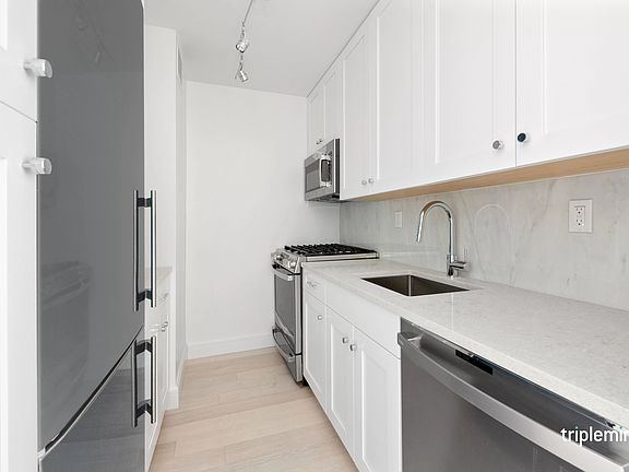 5th image of 160 W End Ave APT 25S