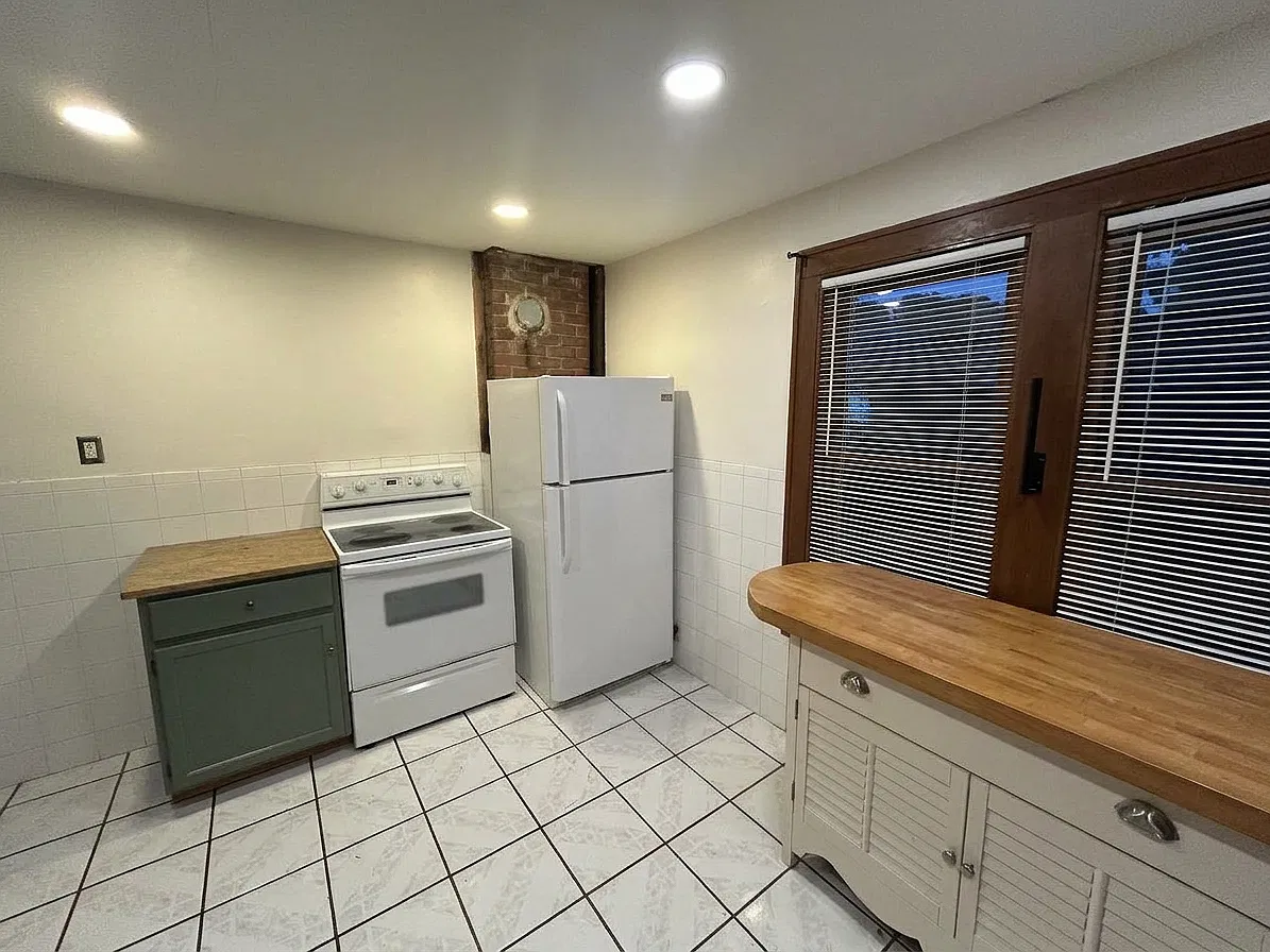 2 bed, 1100 sqft, $1,800 — Photo 2