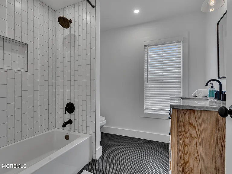 64 Webb Ave — Photo 23
