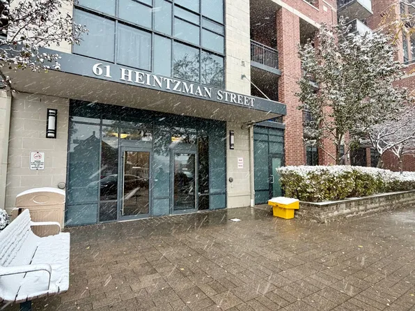 61 Heintzman St #910, Toronto, ON M6P 5A2