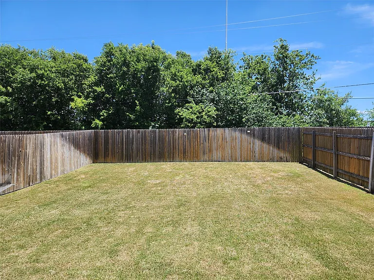 1041 Winnsboro Loop — Photo 12