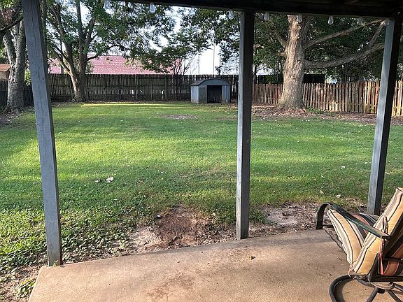 2nd image of 925 Leigh Dr