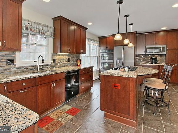 3rd image of 5935 Burnside Landing Dr
