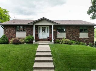 932 June Dr, Dubuque, IA 52003