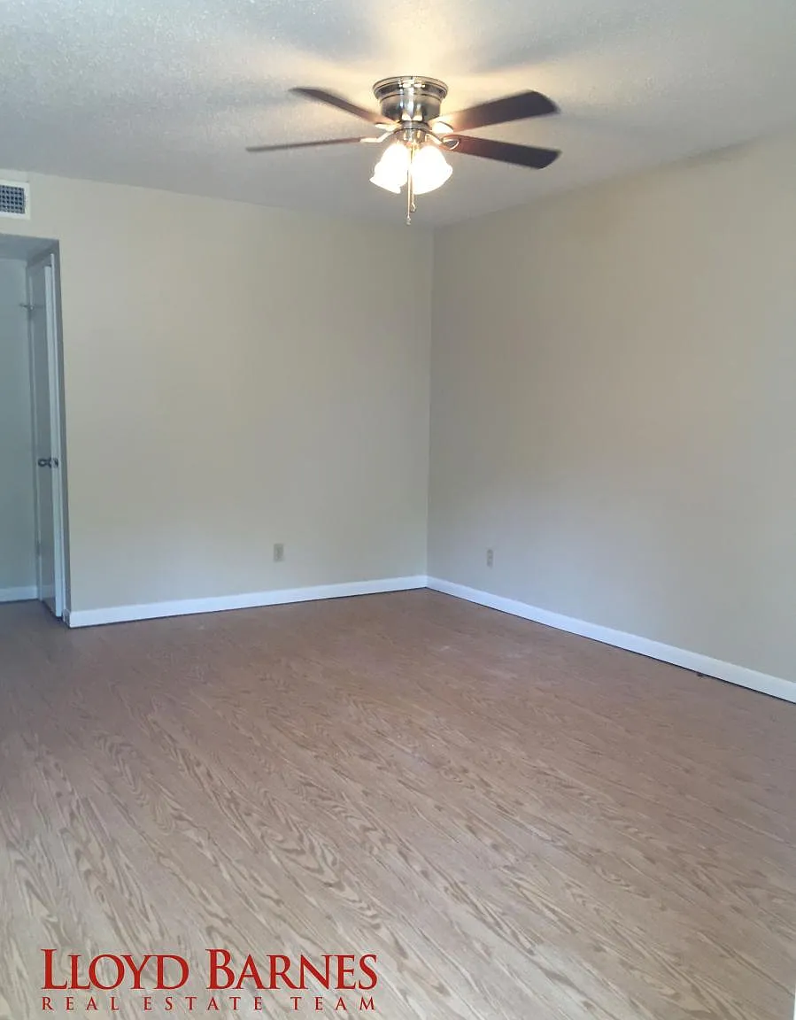 203 E Bowie Street — Photo 2