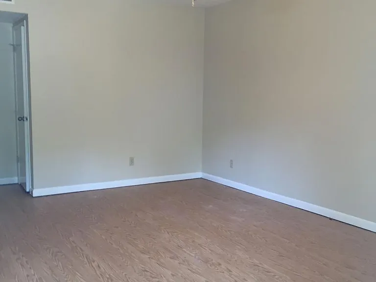 203 E Bowie St #11 — Photo 2