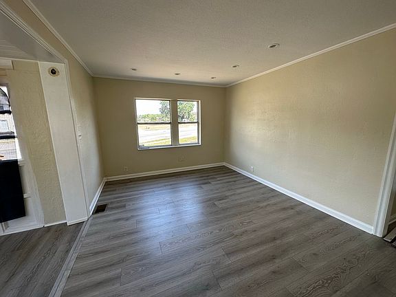 3rd image of 1230 E Orange Ave
