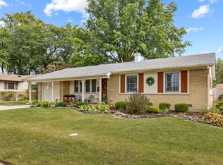 807 Victoria Ln, Elk Grove Village, IL 60007