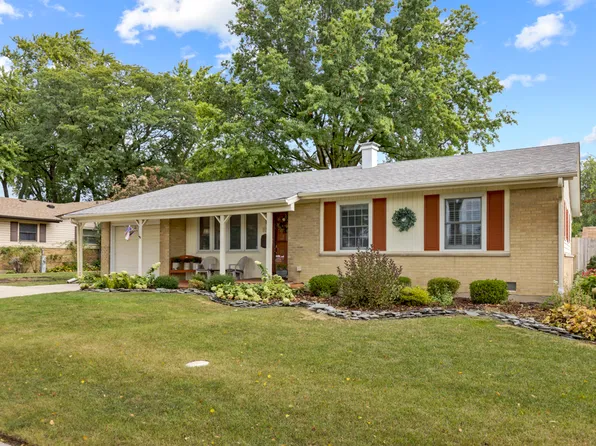 807 Victoria Ln, Elk Grove Village, IL 60007