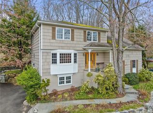 31 Hidden Hollow Ln, Millwood, NY 10546