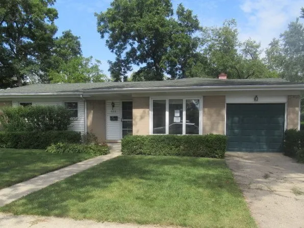 928 Woodland Dr, Wheeling, IL 60090