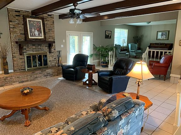 3rd image of 219 E Lakeshore Dr