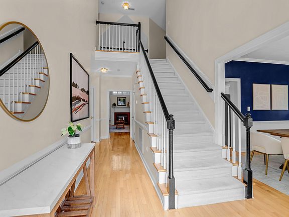 3rd image of 5024 Sunset Walk Ln