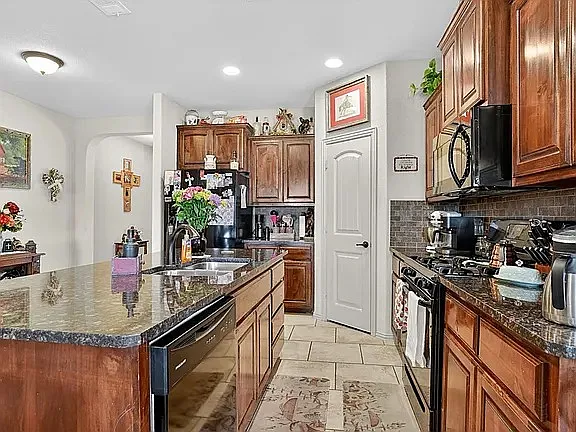 1606 San Francisco Ave — Photo 11