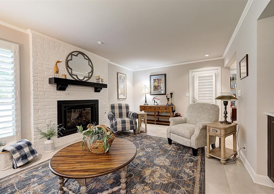 1st image of 16 Windbrook Sq