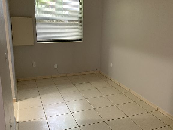 5th image of 470 NW 23rd Pl #1