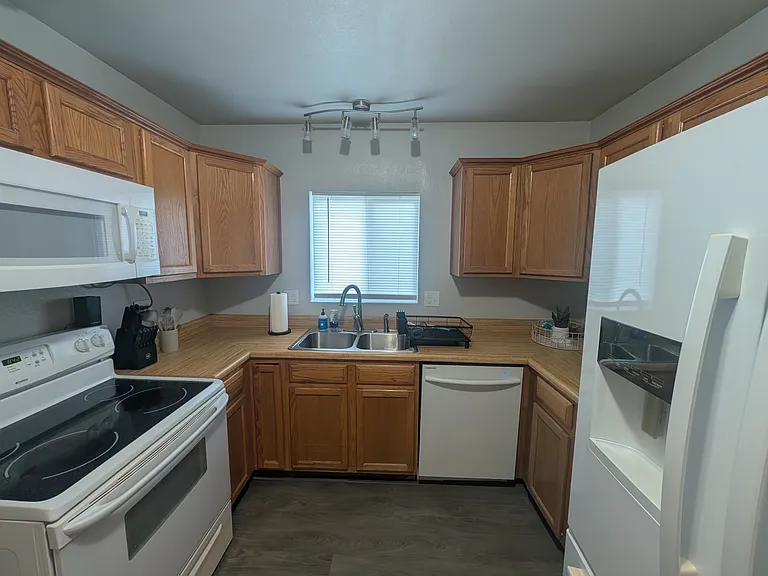 585 Marie Ave — Photo 7