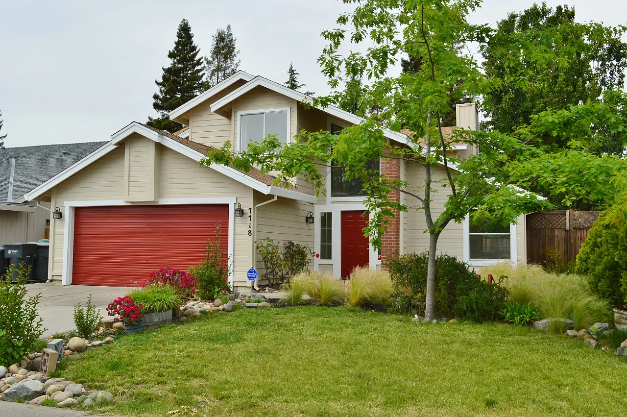 7718 River Village Dr photo 1