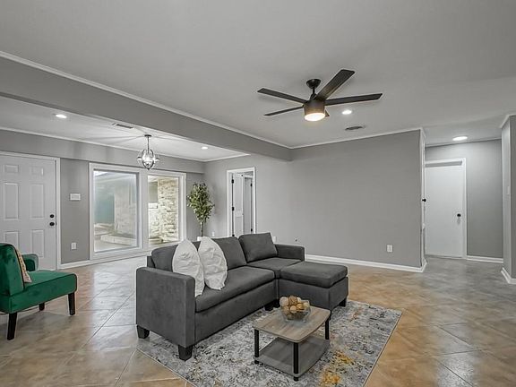 4th image of 2664 Danbury Dr