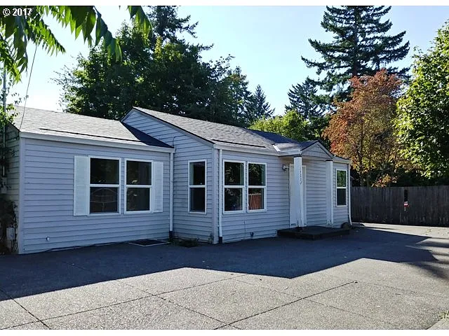 17002 E Burnside St photo 1