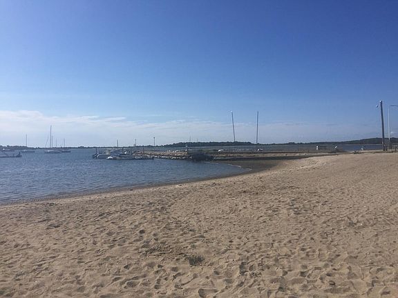Englewood Beach at the end of Berry Ave, the cottage sit at
