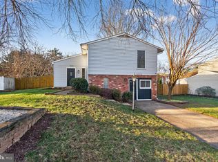 4010 Novar Dr, Chantilly, VA 20151