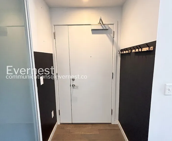 1300 N Ogden St #401 — Photo 3