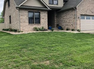 218 Manor Ct S, Seymour, IN 47274
