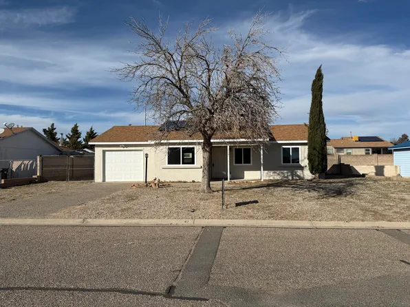 120 Marigold Dr SW, Rio Rancho, NM 87124