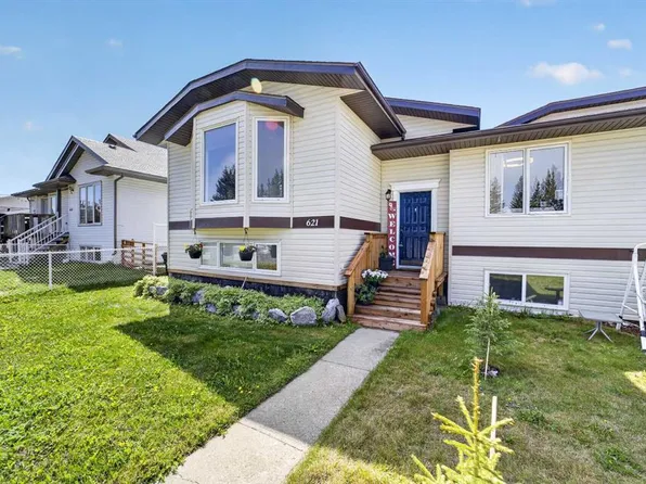 621 N 5th Ave SW, Sundre, AB T0M 1X0