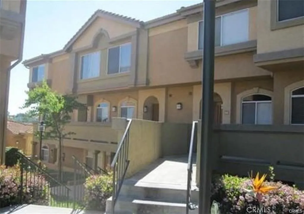 2 bed, 2.5 bath, 1059 sqft, $3,850 — Photo 2