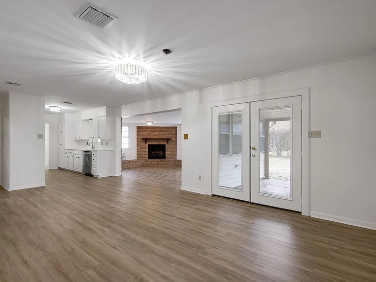 421 Kim Dr — Photo 3