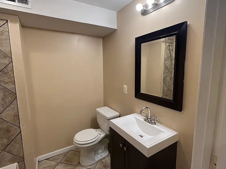 219 1/2 E North Ave #B — Photo 5