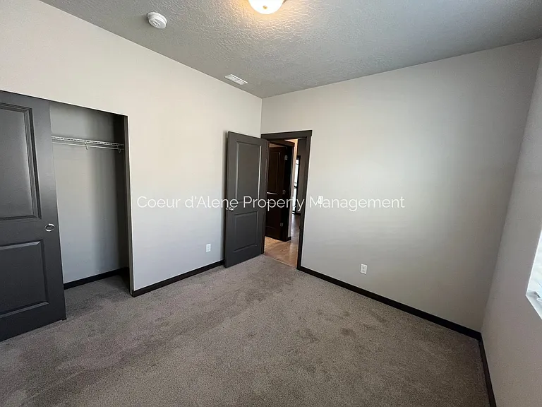 246 N Olivewood Ln — Photo 12