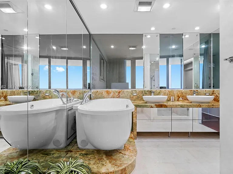 17121 Collins Ave #Penthouse 4406 — Photo 25