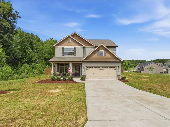 116 Beckham Pl, Thomasville, NC 27360
