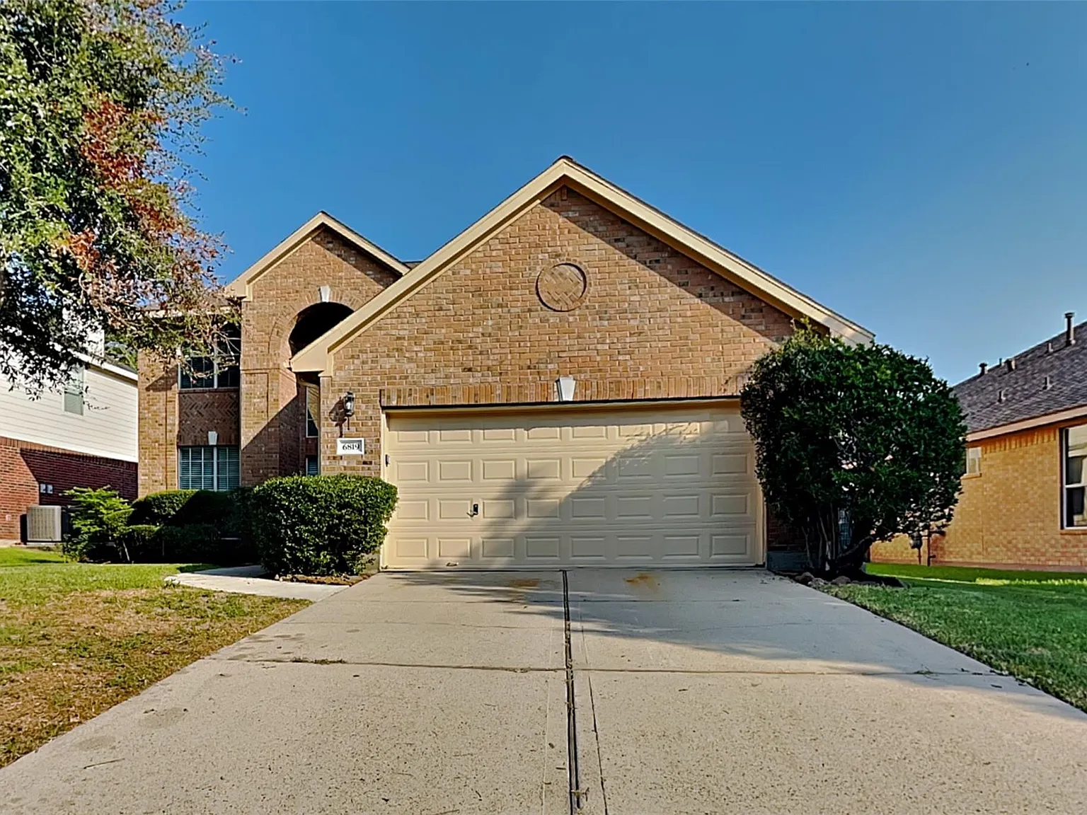 4 bed, 3.5 bath, 2727 sqft, $2,600 — Photo 1