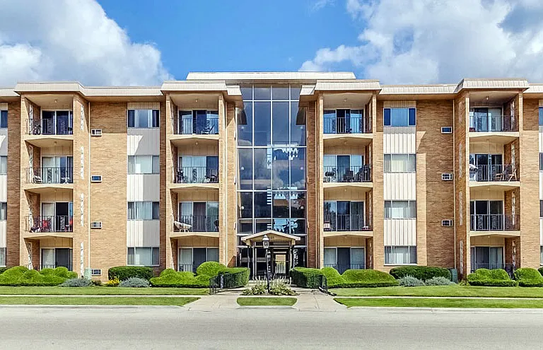 Imperial Tower Apartments — Photo 5
