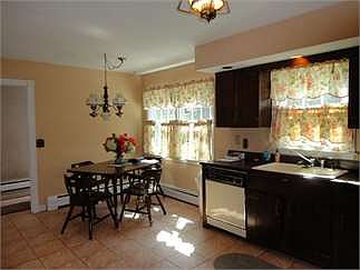 4th image of 24 Stratfordshire Dr
